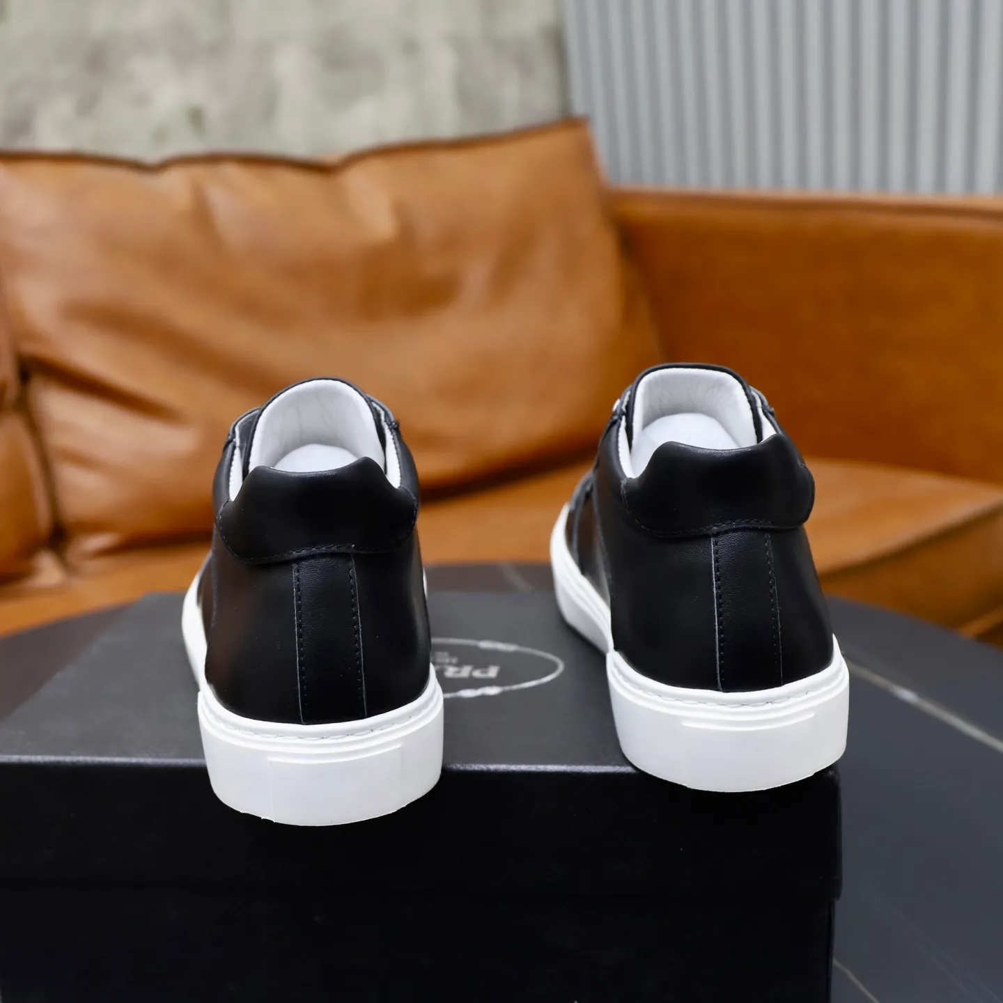 Ex-factory price: 460💰🙅‍♂️🙅‍♂️🙅‍♂️ Brand: PRADA Standard code: 38–44 (45 can be customized) Grade: Same as the official website Material: Original cowhide fabric Comfortable pigskin lining Lightweight wear-resistant outsole Style category: Men's fashionable casual shoes and boots Running sneakers Distinguished luxury brand elements Top luxury Color: actual picture color